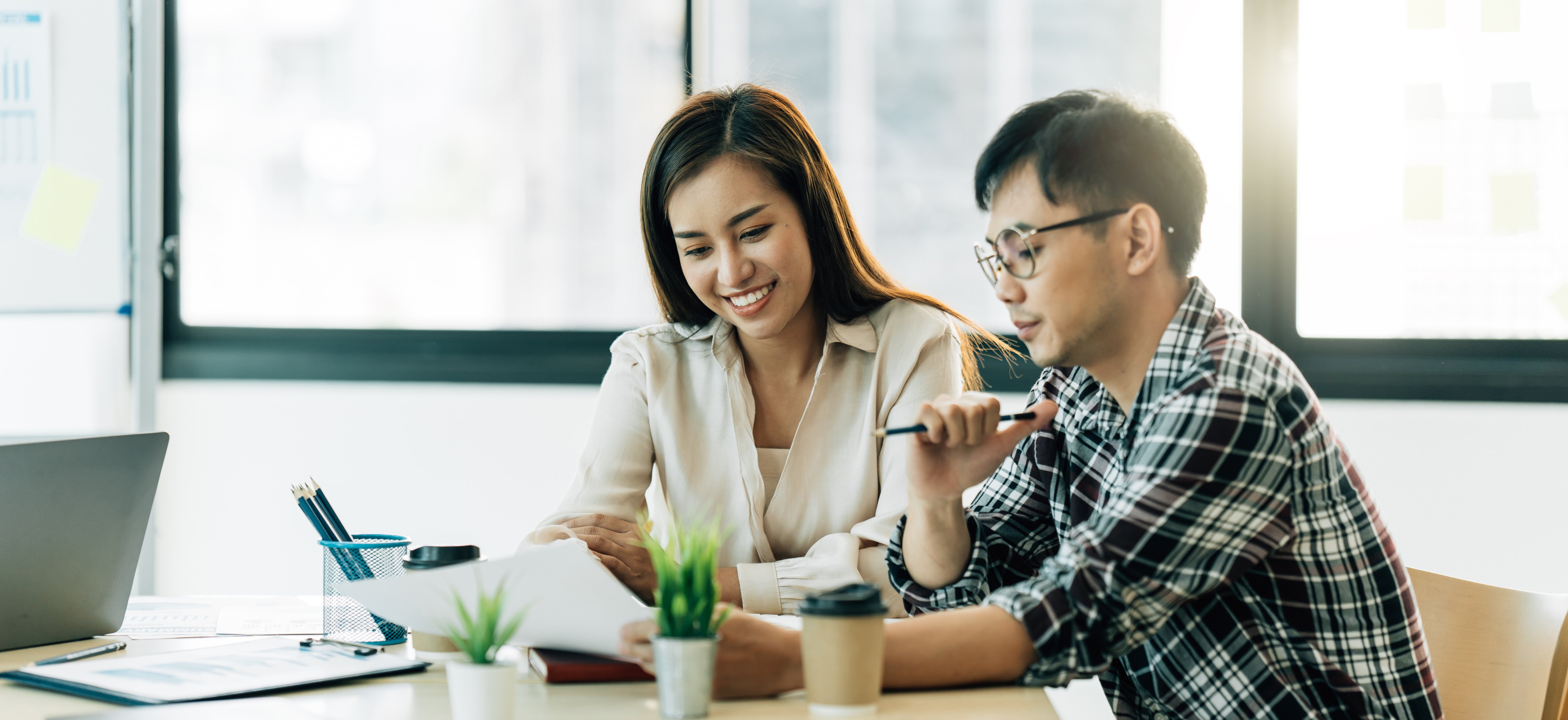 vecteezy_asian-business-people-meeting-corporate-communication_8935226