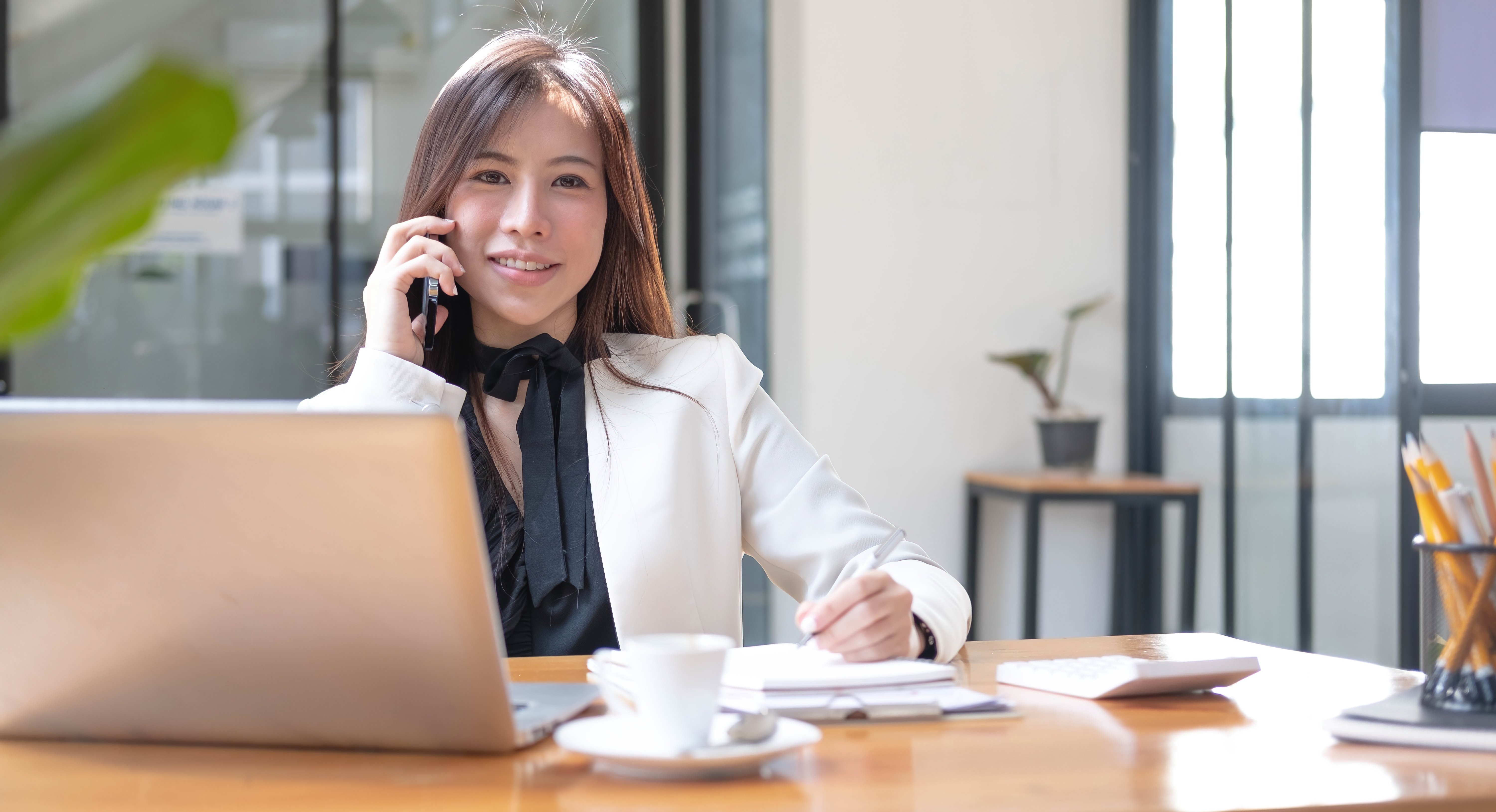 vecteezy_charming-asian-businesswoman-working-with-a-laptop-and-use_8004959