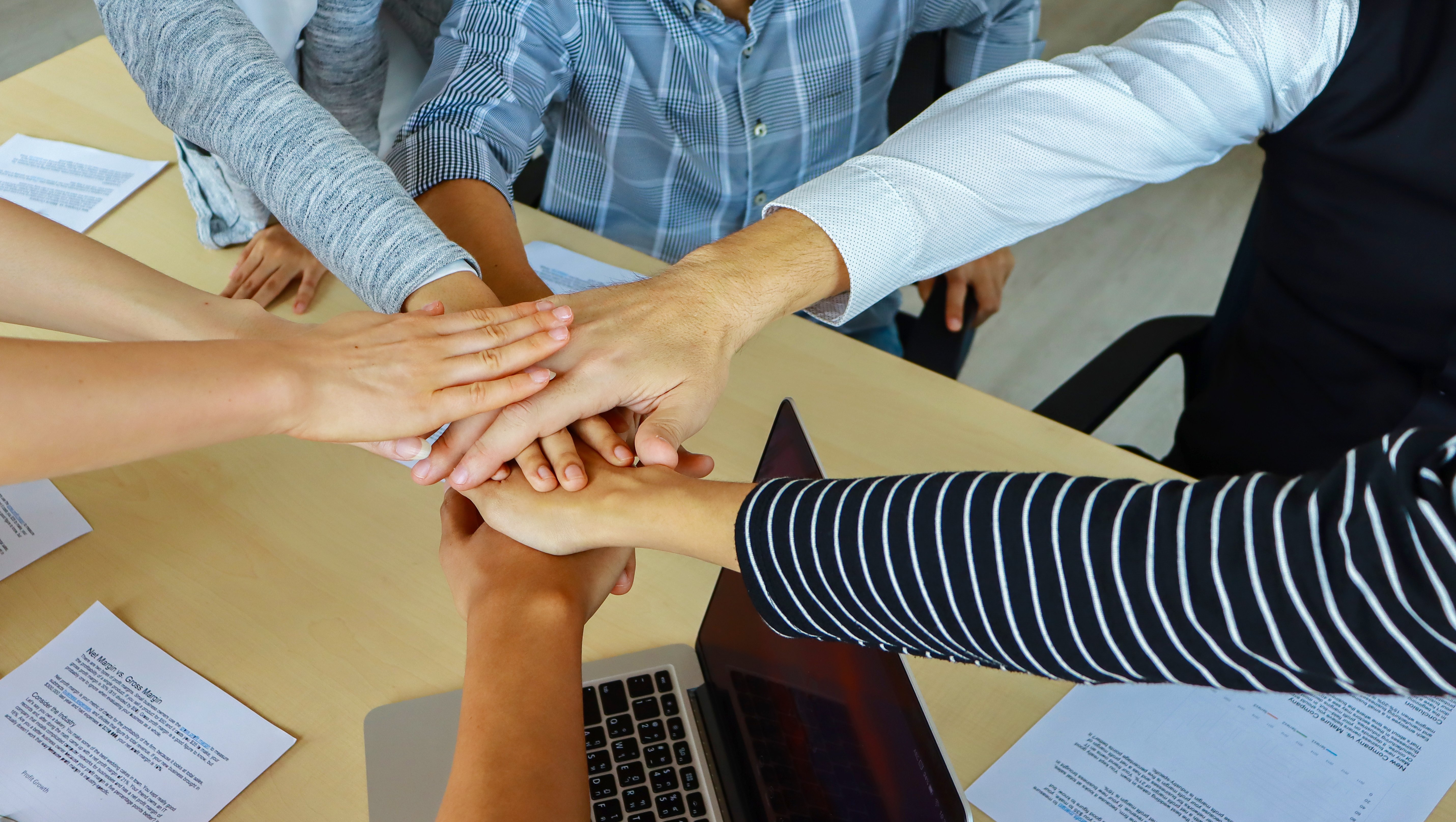 vecteezy_group-of-business-people-working-together_1231689